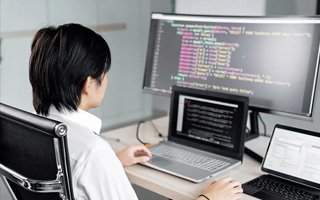 四平 ,php声明和调用变量的符号是什么？